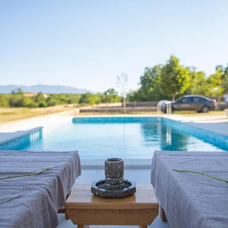 Idyllic Getaway With Pool Lovreć
