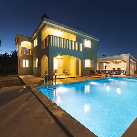 Idyllic Getaway With Pool Villa Lovreć
