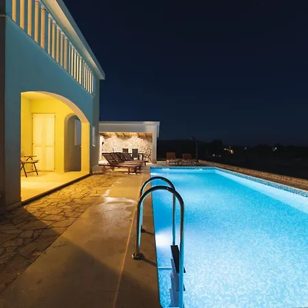 Idyllic Getaway With Pool * Lovreć