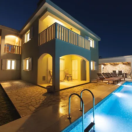 Villa Idyllic Getaway With Pool *