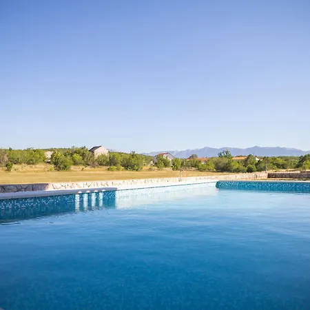 Idyllic Getaway With Pool Lovrec