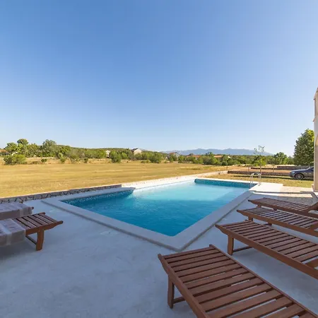 Idyllic Getaway With Pool Lovrec